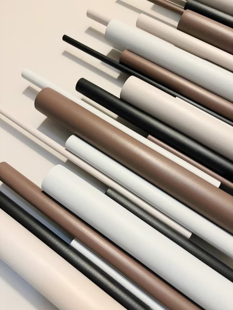 北歐極簡壁掛藝術 手工抽象雕塑 米色白色棕色 搭配銅或鉻金屬點