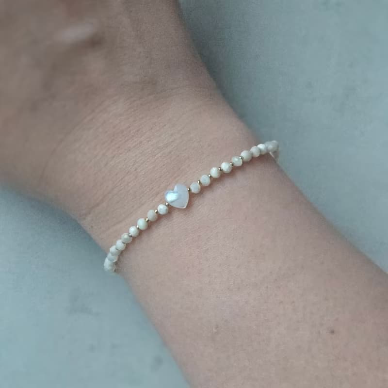 【日本製】マザーオブパール ハートブレスレット – ゴールドパーツ / マグネット留め具 / 金属アレルギー対応