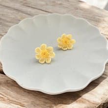 手鉤花耳飾。小雛菊