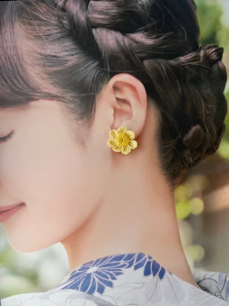 手鉤花耳飾。小雛菊