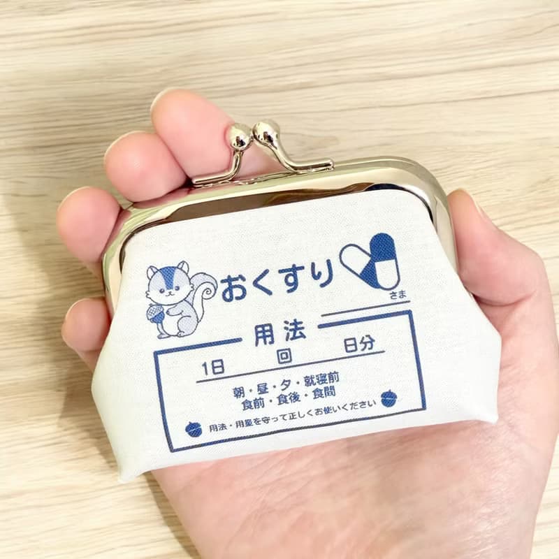 【受注製作】手のひらサイズ おくすりがま口 りす どんぐりクリニック 小銭入れ ピルケース イヤホンケース 財布