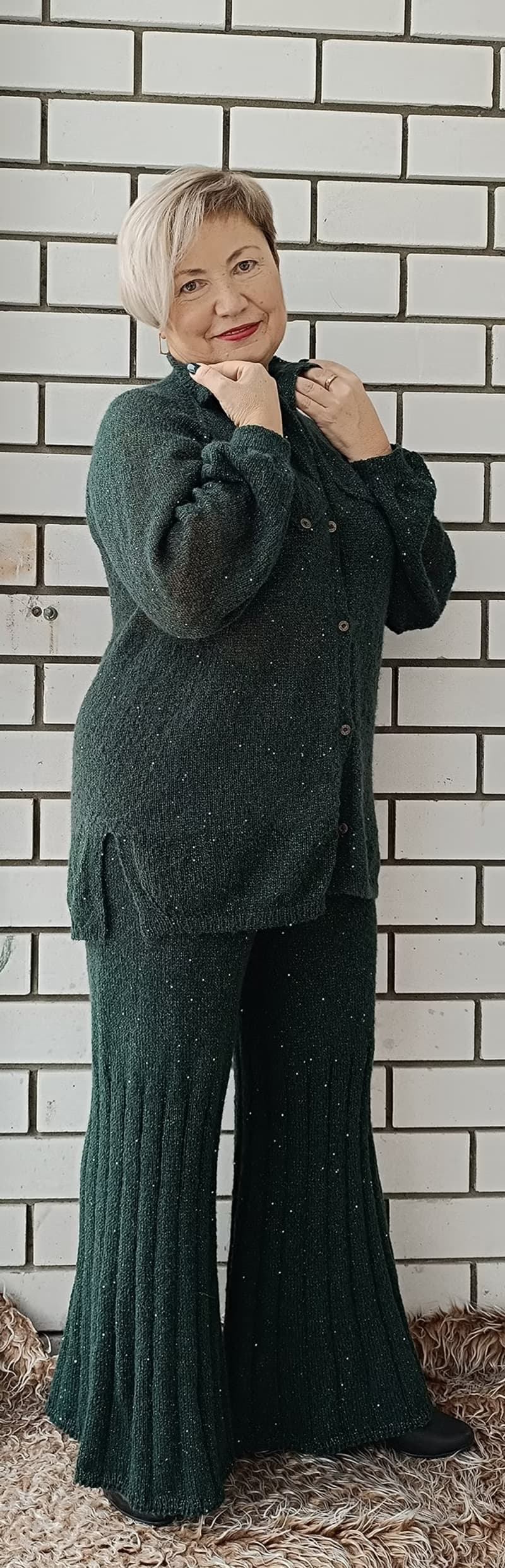 女襯衫和褲子手工編織綠色閃亮