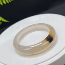 精品 香槟灰瑪瑙手镯 51+MM 冰潤起光飄花玉髓手環 靈氣親和開朗