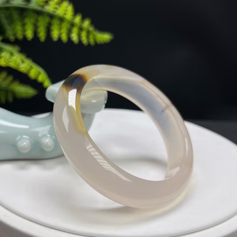 精品 香槟灰瑪瑙手镯 51+MM 冰潤起光飄花玉髓手環 靈氣親和開朗