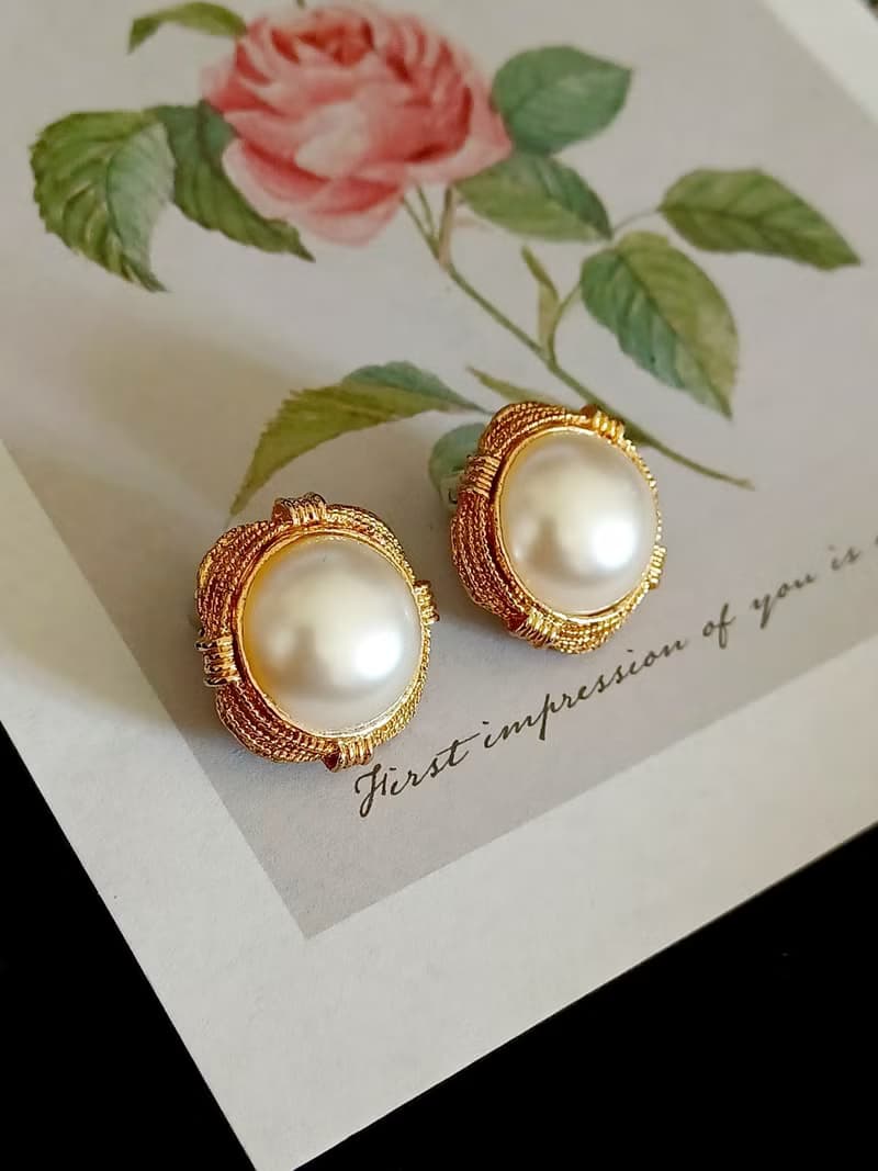 vintage jewelry  典雅立體金絲邊仿珠 夾式耳環