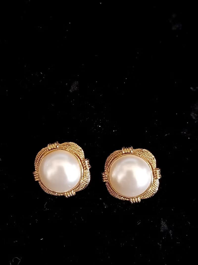 vintage jewelry  典雅立體金絲邊仿珠 夾式耳環