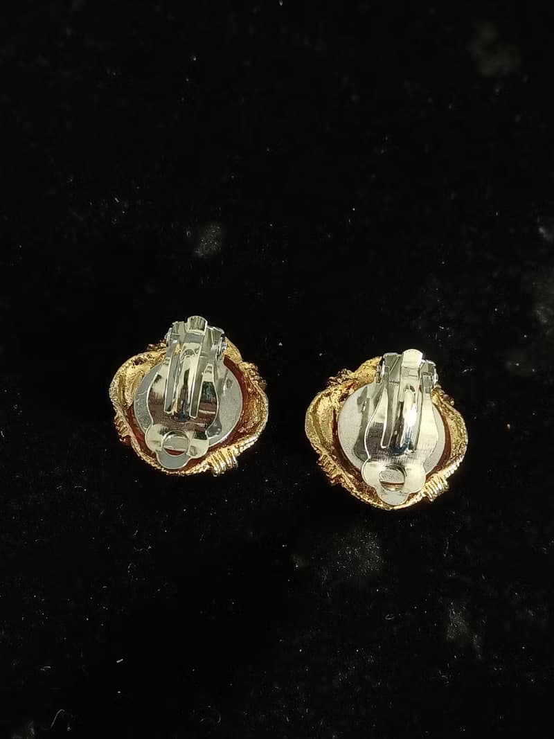 vintage jewelry  典雅立體金絲邊仿珠 夾式耳環