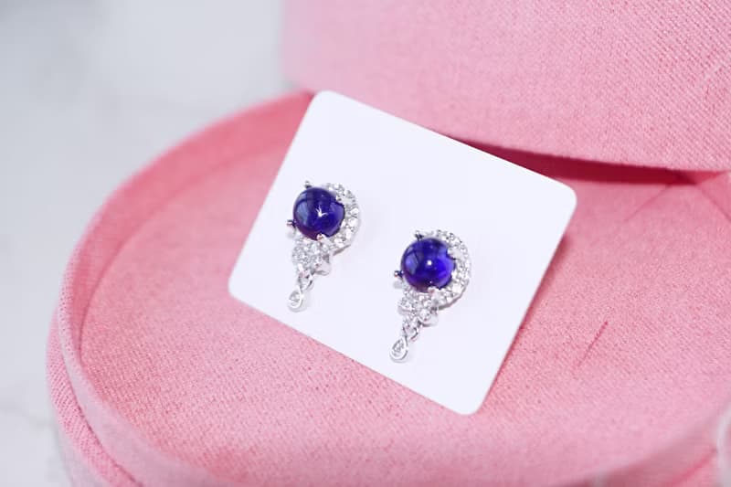 Natural Blue Sapphire Earrings Sterling Silver 925 with Whitegold Plated.