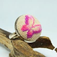 粉色蝴蝶刺繡圓環十字繡精緻首飾為她手工製作的禮物