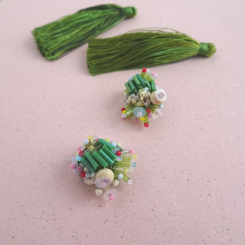 選べる金具    羊毛とビーズ刺繍のシルクコットンタッセル２way耳飾り
