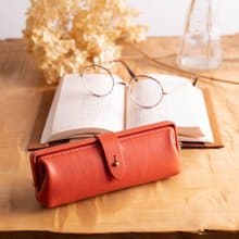 Paka-glass Slim #Coral イタリアンレザーの眼鏡ケース【入学祝】【就職祝】【カスタム可能なギフト】