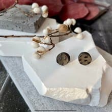 Darkness 極。黑 皮革耳環 東京手壓牛皮 凹凸紋 圓形
