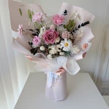 SEE 看見花藝設計|情人節|永生玫瑰 |生日|花時願語玫瑰擴香花束