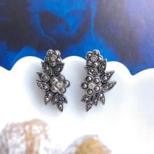 Vintage Jewelry 西洋古董飾品 AVON 銀色調 優雅 花卉 針式耳環