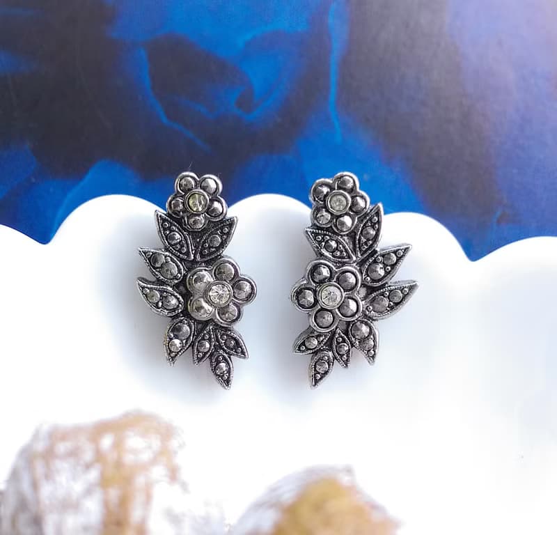 Vintage Jewelry 西洋古董飾品 AVON 銀色調 優雅 花卉 針式耳環