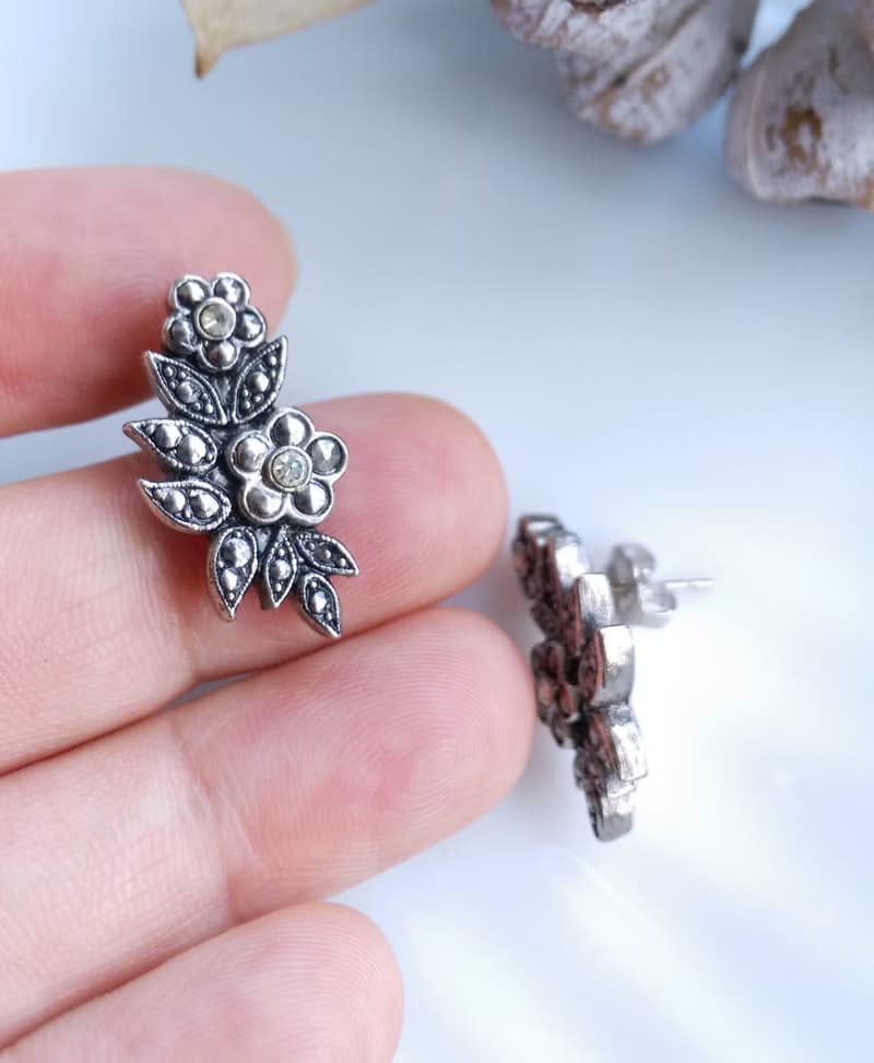 Vintage Jewelry 西洋古董飾品 AVON 銀色調 優雅 花卉 針式耳環
