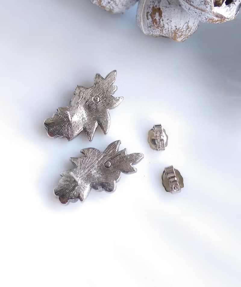 Vintage Jewelry 西洋古董飾品 AVON 銀色調 優雅 花卉 針式耳環