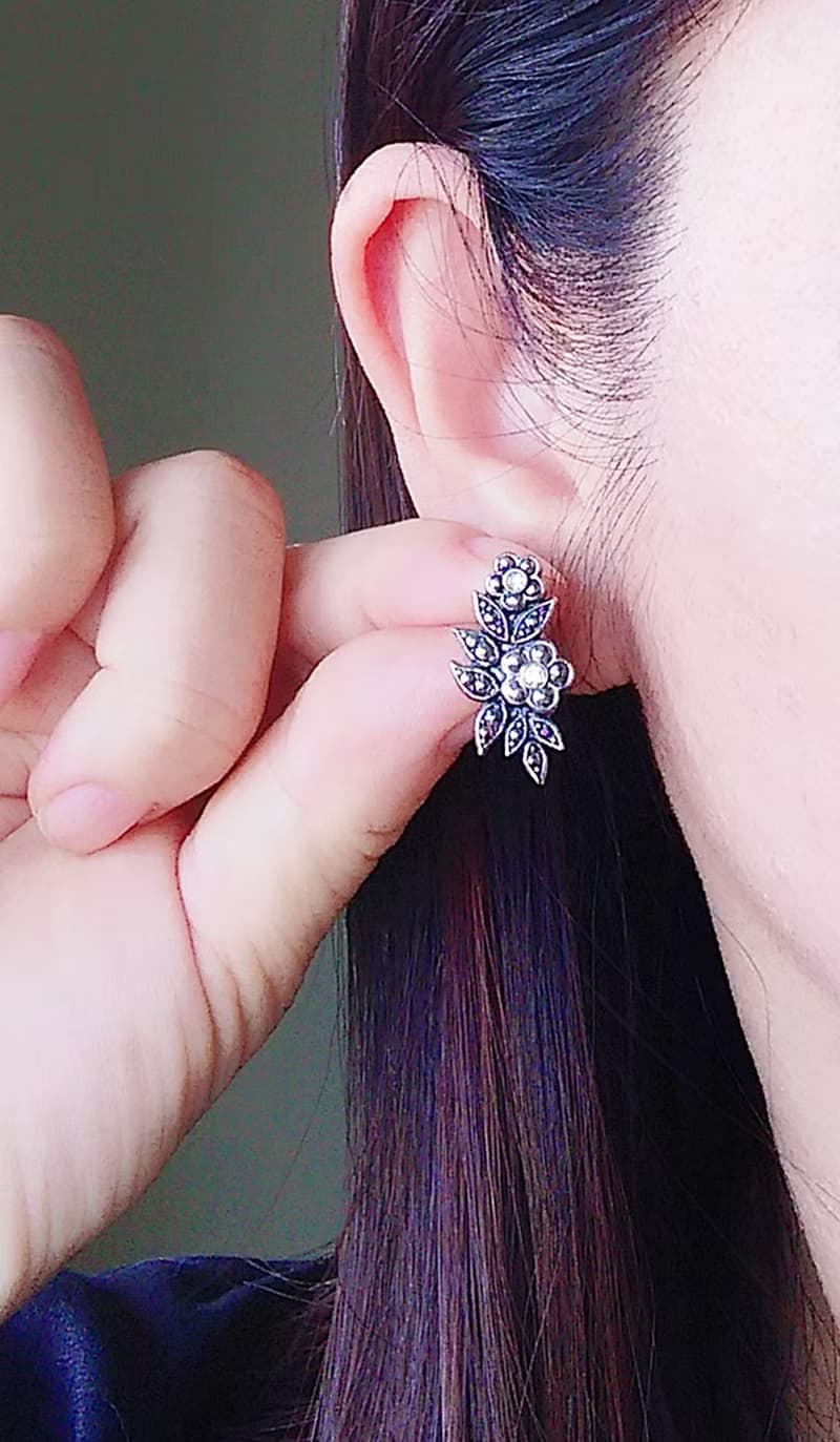Vintage Jewelry 西洋古董飾品 AVON 銀色調 優雅 花卉 針式耳環