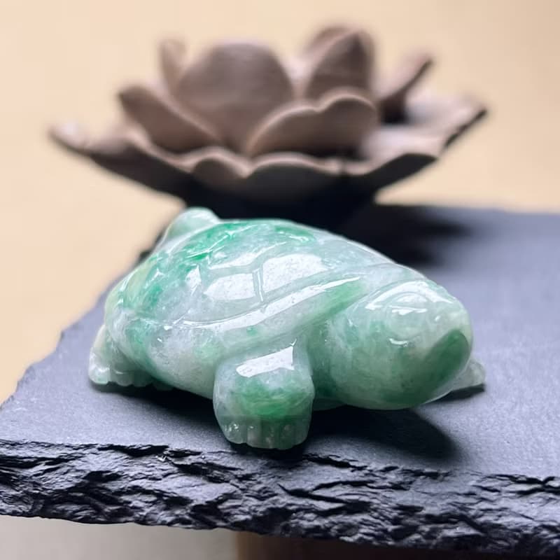 【吉祥‧長壽】飄綠花翡翠烏龜 | 天然緬甸A貨翡翠 | 送禮
