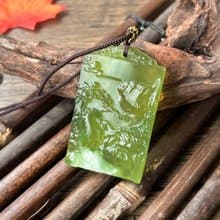 【一物一圖】天然岫玉 青提奶蓋 雕刻山水牌吊墜 手編繩 項鍊