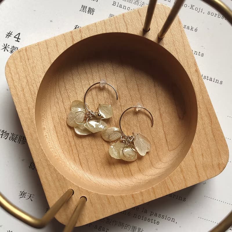 手作真花耳環/纍纍。乾燥花耳環 繡球花 禮物 耳針 耳夾