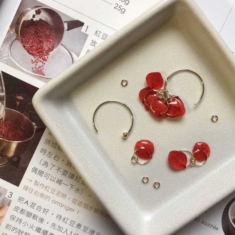 手作真花耳環/纍纍。乾燥花耳環 繡球花 禮物 耳針 耳夾