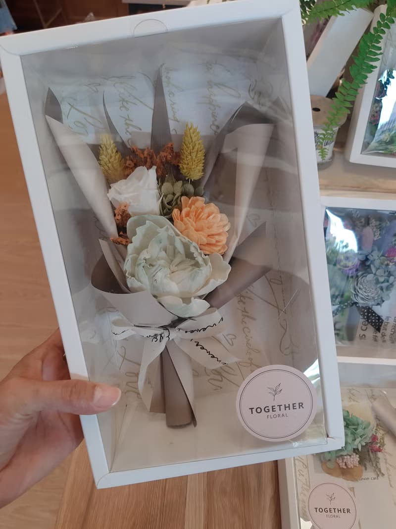 永生索拉花束 典雅色系