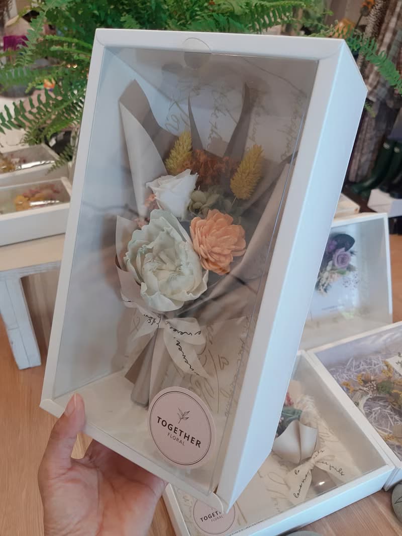 永生索拉花束 典雅色系