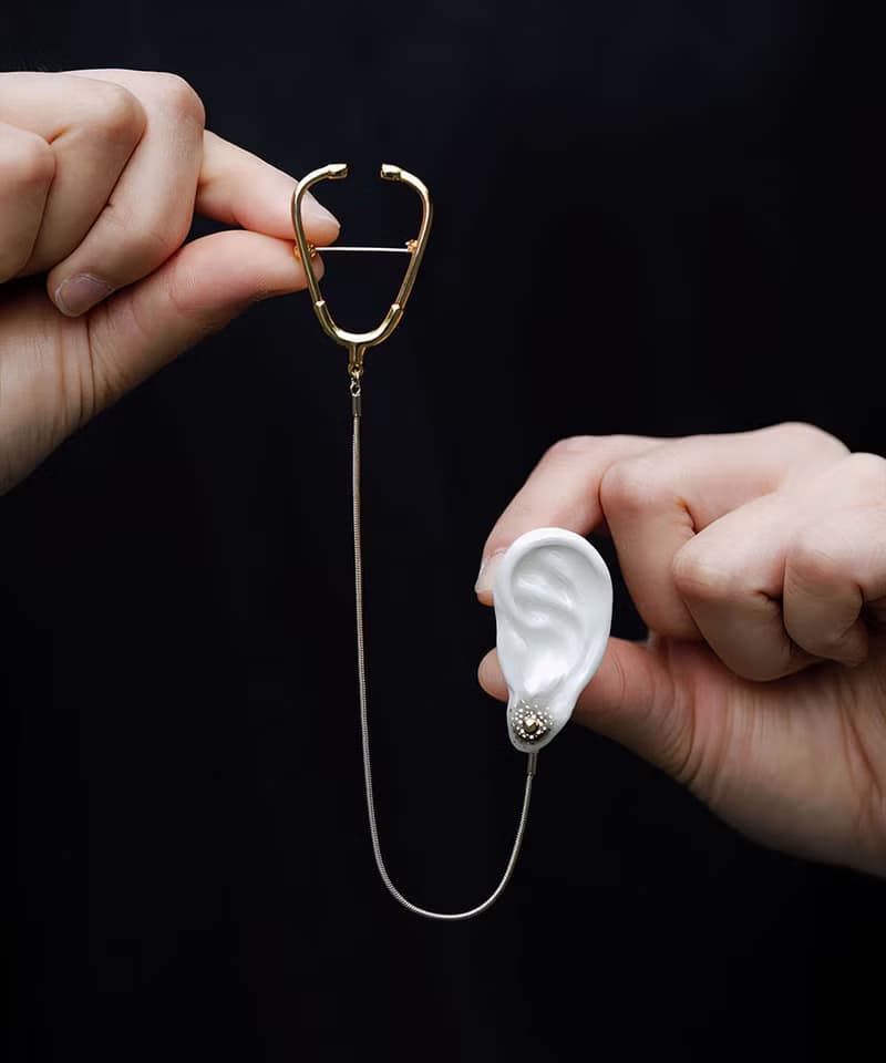 【聽診器】獨特腔調小眾耳朵陶瓷長鏈男女中性胸針
