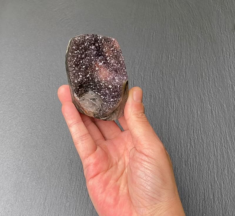 招財開運-天然原礦異象滿天星紫晶鎮招財手共生方解石 風水擺件