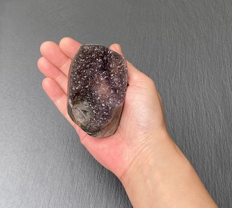 招財開運-天然原礦異象滿天星紫晶鎮招財手共生方解石 風水擺件