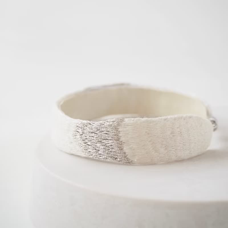 刺繍ブレスレット　オフホワイト