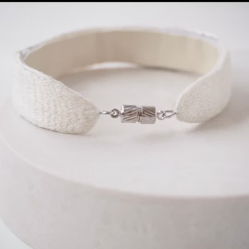 刺繍ブレスレット　オフホワイト
