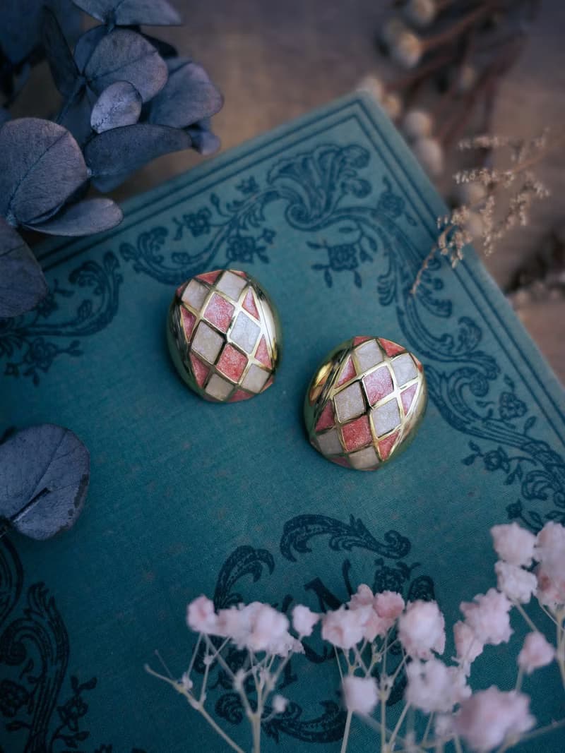 ORENA 貝殼色棋盤琺瑯耳環－法國古董首飾 Vintage Jewelry