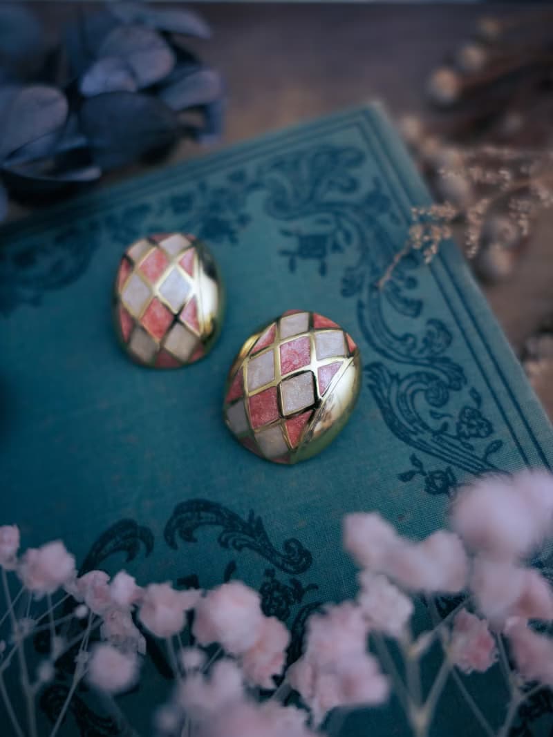 ORENA 貝殼色棋盤琺瑯耳環－法國古董首飾 Vintage Jewelry