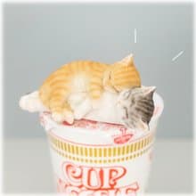 デバリエ 【正規品】猫の置物 サバトラ 茶トラ カップラーメン マグネット レジン製 ギフト かわいい 誕生日プレゼント  (おやすみy)cb018