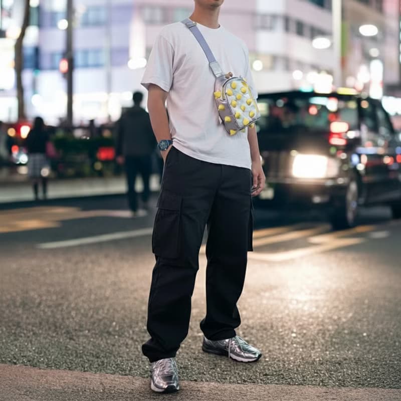 尖刺設計銀色口金包 男生斜背胸包 單肩手機包 側背 輕量