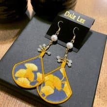 淡水珍珠、白玉髓、雙面銀杏刺繡、14K包金耳勾