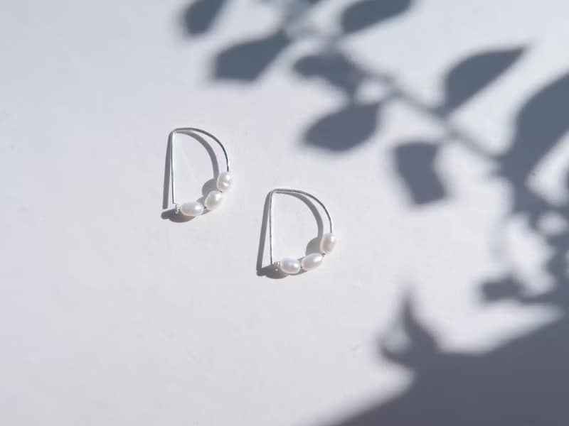 925純銀 珠光 D型珍珠 耳環 或耳夾 一對