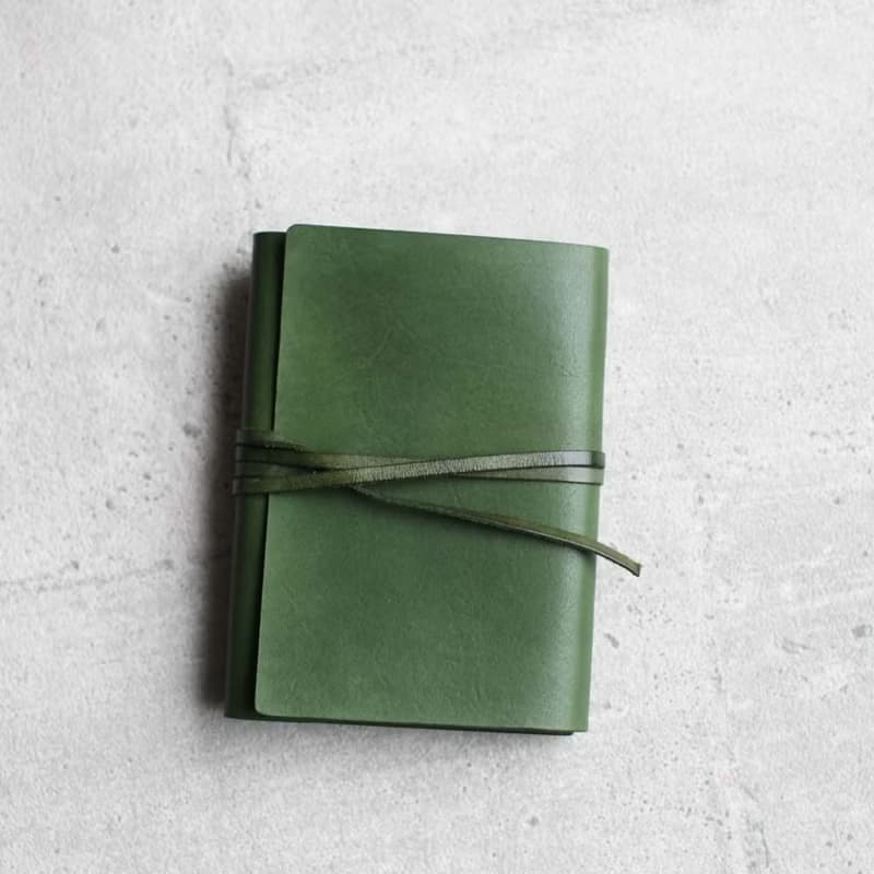 橄欖綠色植鞣皮革筆記本/書套 A6 尺寸