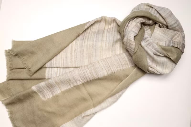 【聖誕禮物】喀什米爾手工古法印染山羊絨豆綠色圍巾披肩輕薄保