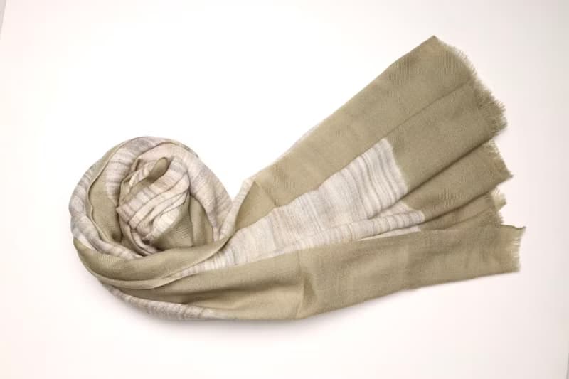 【聖誕禮物】喀什米爾手工古法印染山羊絨豆綠色圍巾披肩輕薄保