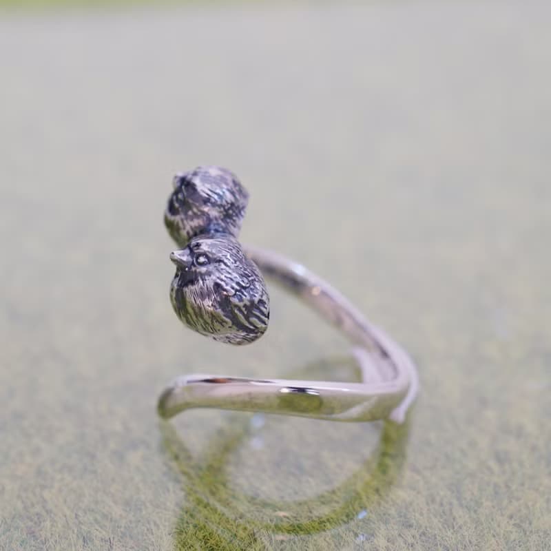 2羽のルリビタキリング