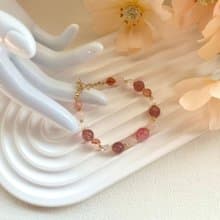 櫻花雨+粉晶+草莓晶+紅膠花  14k金 8字OT扣手鍊