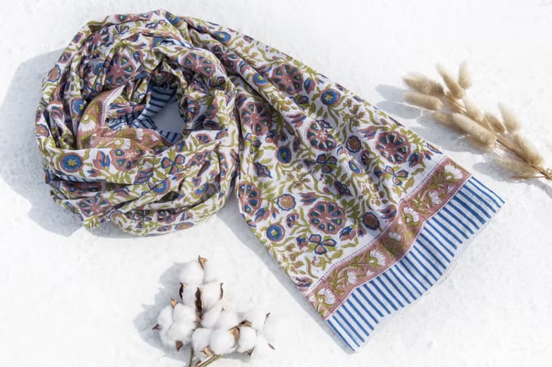 超大純綿絲巾 手工木刻印植物染圍巾 草木染棉絲巾-熱帶花朵森林