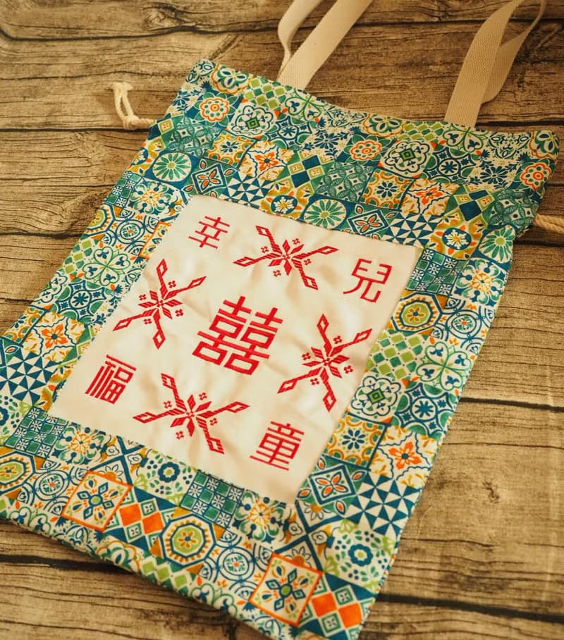 英國製作 懷舊幸福兒童 彩色瓷片 手挽側揹索繩袋