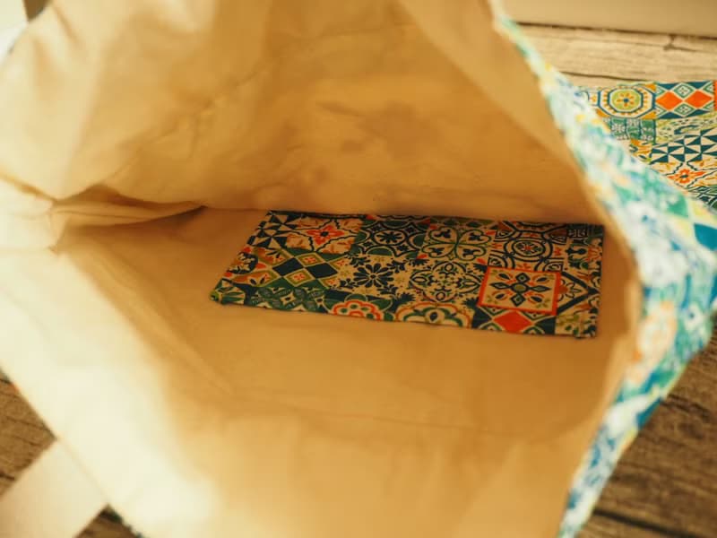 英國製作 懷舊幸福兒童 彩色瓷片 手挽側揹索繩袋