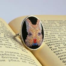 米色兔子刺繡戒指 送給寵物愛好者的十字繡首飾 送給她的手工兔子