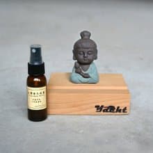 采砂陶佛陀.小沙彌.福豬原木手機座(送限量檜木純露)