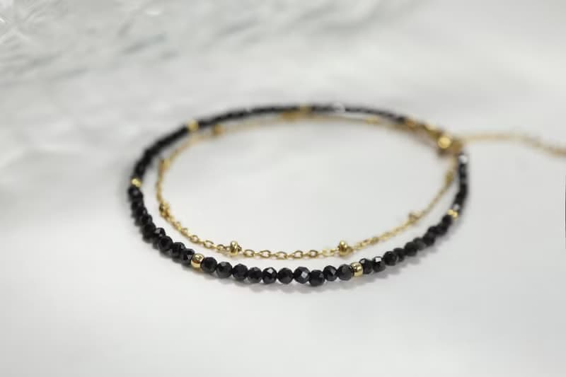 黑暗相擁。尖晶石手鍊